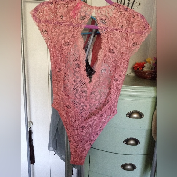 La Senza Salmon Pink and black sz small bodysuit - Picture 2 of 2